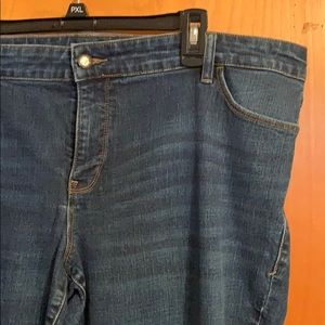 Old Navy 22 Short Bootcut Jeans 👖